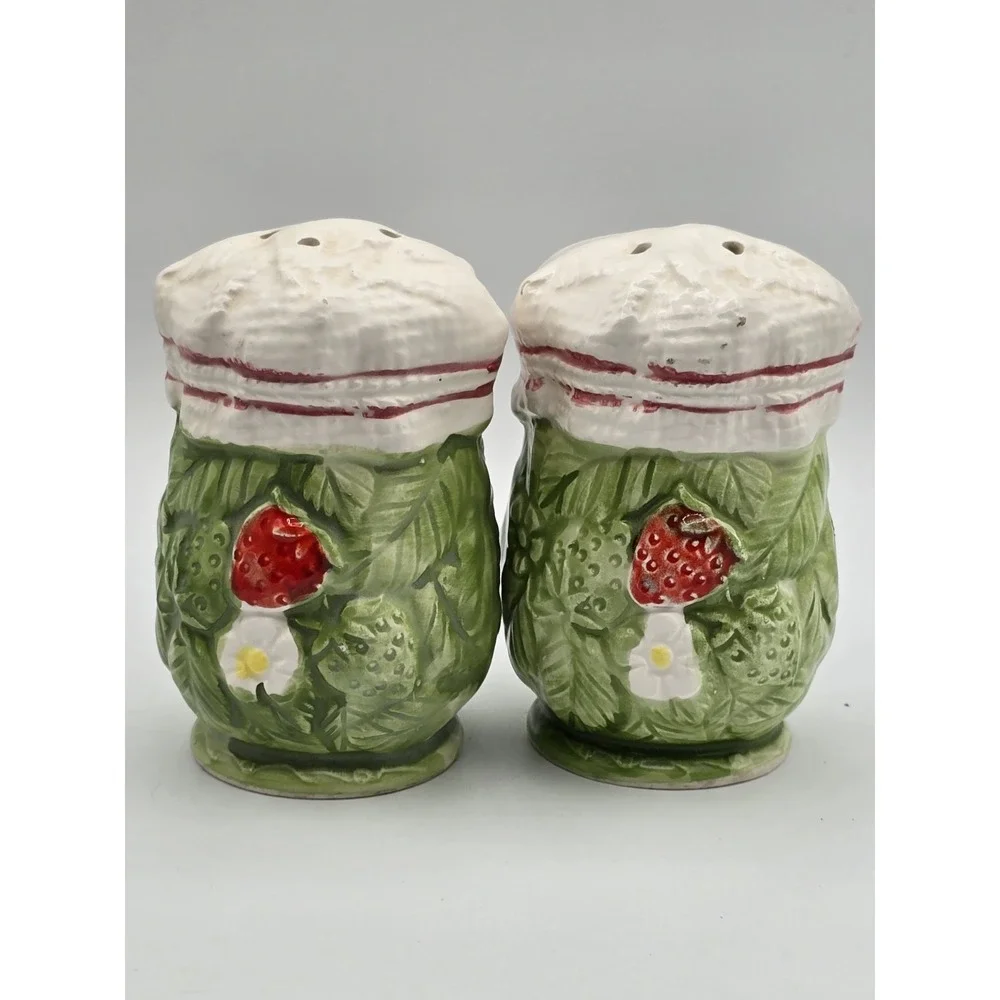 Vintage Japan Strawberrt Flower‎ Salt And Pepper Shakers Kitsch 1970s Hippy